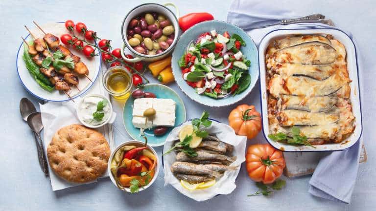 Bucură-te de aromele locale și savurează delicioasa bucătărie ateniană!