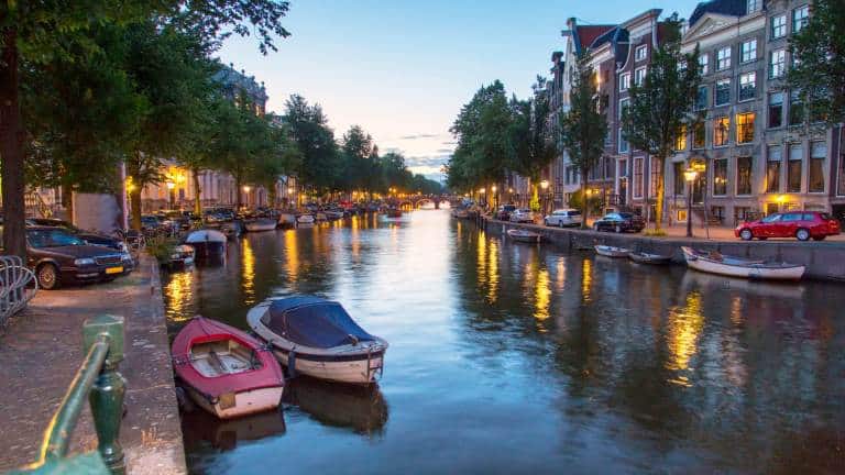 Locuri de vizitat în Amsterdam - Viața de noapte și localuri autentice4