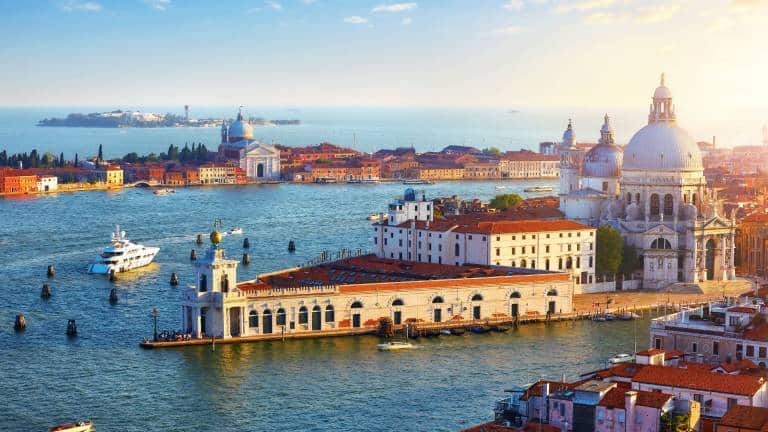 Veneția: O Călătorie Unică în Orașul Canalelor